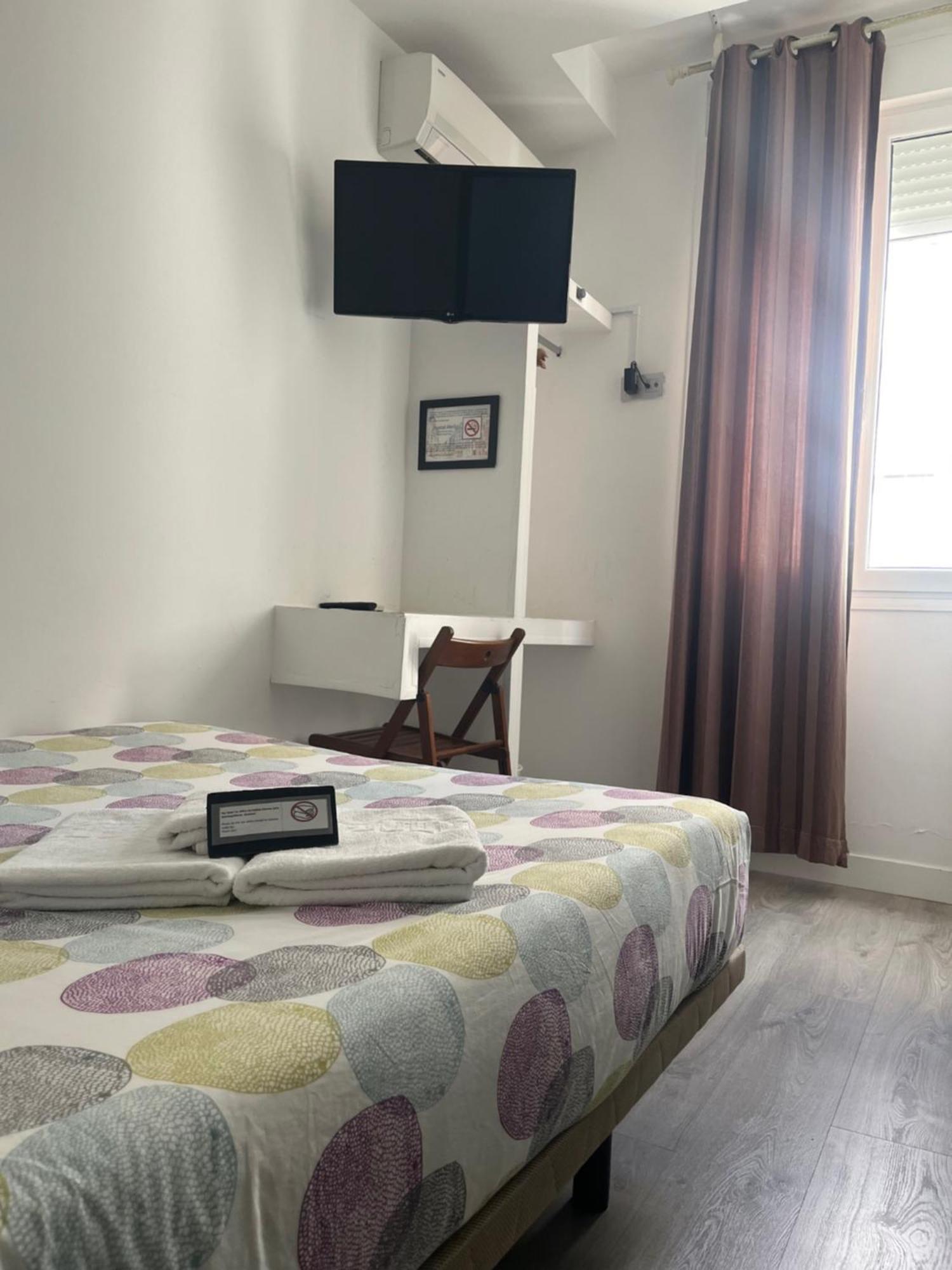 Hostal Abril Madrid — Photos 2